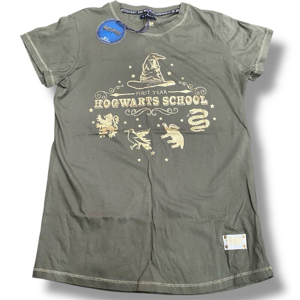 NEW Harry Potter 1st Year Hogwarts School Tee Women's Size Medium Green Gold